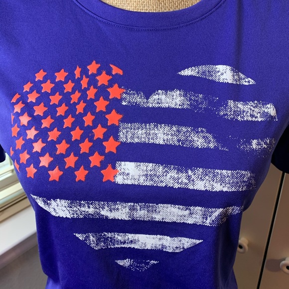 Women’s Under Armour Flag Heart Graphic T-Shirt - Picture 2 of 13